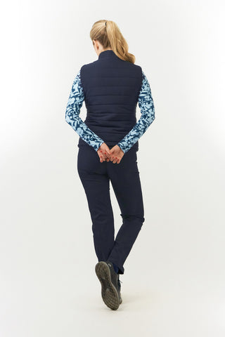 Pure Golf Eve reversible ladies gilet for golf is insulated, winter-weight, patterned and reversible. It has been Insulated for warmth without being bulky. One side features intricate Midnight Rose floral prints in navy and powder blue, while the other offers a classic plain navy option for versatility of wear. It has pockets on both sides and two-way zippers. The flattering quilting style and fit enhances your silhouette. 