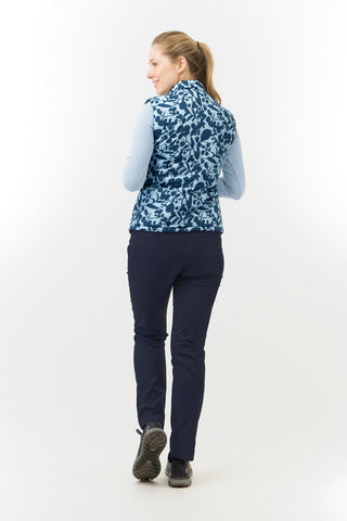 Pure Golf Eve reversible ladies gilet for golf is insulated, winter-weight, patterned and reversible. It has been Insulated for warmth without being bulky. One side features intricate Midnight Rose floral prints in navy and powder blue, while the other offers a classic plain navy option for versatility of wear. It has pockets on both sides and two-way zippers. The flattering quilting style and fit enhances your silhouette. 