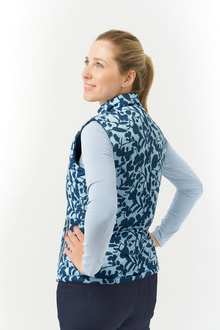 Pure Golf Eve reversible ladies gilet for golf is insulated, winter-weight, patterned and reversible. It has been Insulated for warmth without being bulky. One side features intricate Midnight Rose floral prints in navy and powder blue, while the other offers a classic plain navy option for versatility of wear. It has pockets on both sides and two-way zippers. The flattering quilting style and fit enhances your silhouette. 