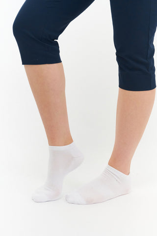 White ladies trainer golf sock, 3 pack with 2 stripped Aqua pairs and one plain white pair with a cushioned sole and compression fit. The lower cut around the ankle makes them less visible when worn. An attractive stripe design with the word golf on the sole. Made from a soft, stretchy cotton blend fabric allows breathability. They are suited to UK sizes between 4 and 7. 85% Cotton, 13% Polyester, 2% Elastane.