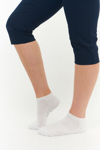 White ladies trainer golf sock, 3 pack with 2 stripped Navy pairs and one plain white pair with the word "golf" on the sole, also with a cushioned sole and compression fit. The lower cut around the ankle makes them less visible when worn. Made from a soft, stretchy cotton blend fabric allows breathability. They are suited to UK sizes between 4 and 7. 85% Cotton, 13% Polyester, 2% Elastane.