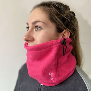 Hot Pink soft fleece lined women's golf snood with embroidered lady golfer will keep your neck warm on those cold days golfing! The soft fleece lining of this snood is lightweight and provides extra warmth and comfort on the golf course. It has an adjustable toggle to provide a snug or loose fit and is one size.